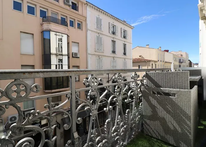 Center Palais شقة *